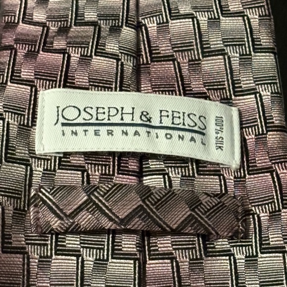 Men’s Tie - Picture 2 of 2